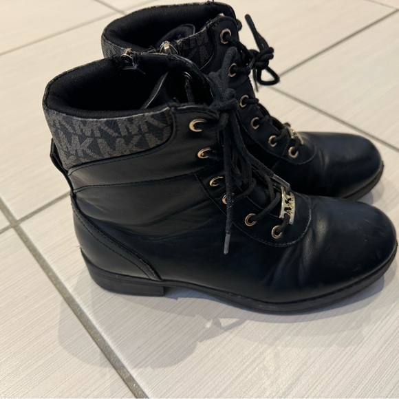 Michael Kors black leather lace up boots youth size 3 - Picture 2 of 2